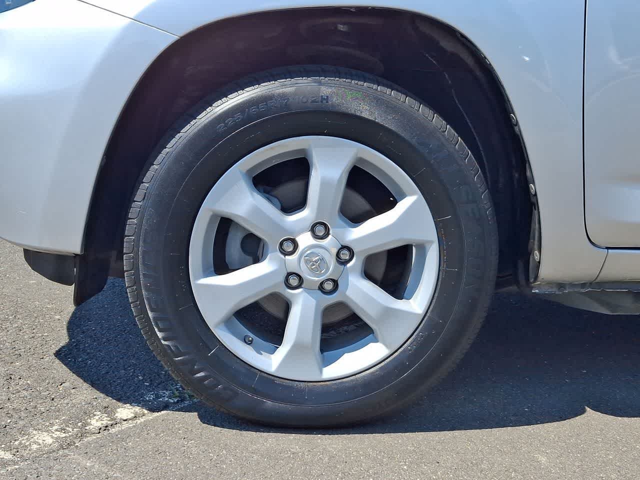 Used 2012 Classic Silver Metallic Toyota  image 29