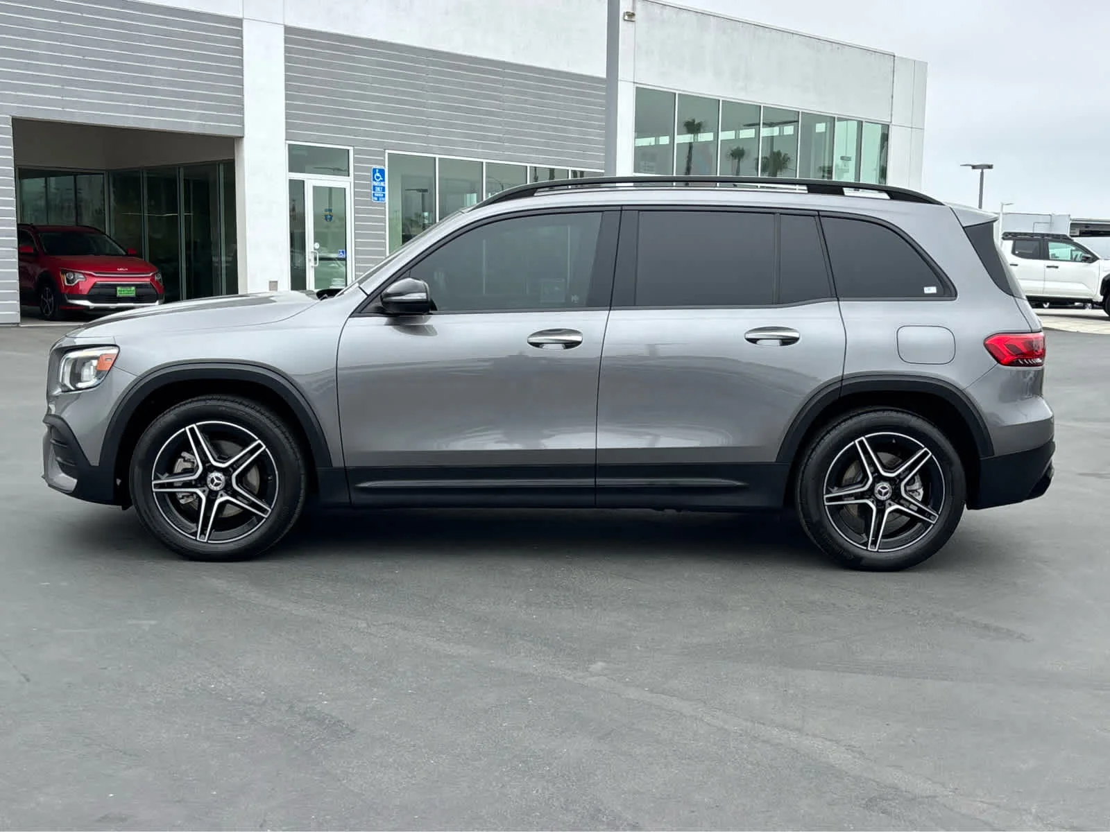 Used 2023 Mountain Grey Metallic Mercedes-Benz GLB 250 image 6