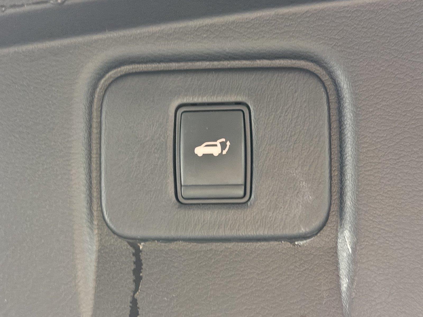 Used 2015 Gray Nissan Platinum image 4