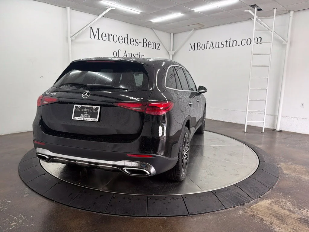 New 2027 Black Mercedes-Benz GLC 300 image 7