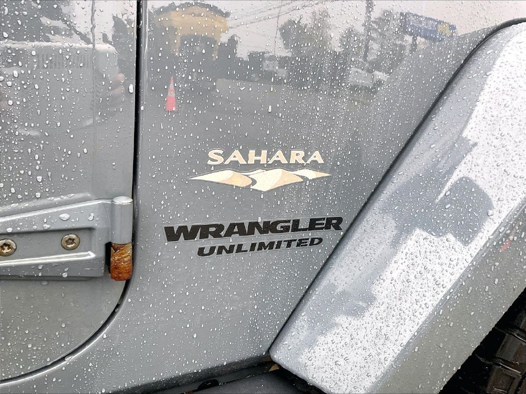 Used 2015 Anvil Clear Coat Jeep Unlimited Sahara image 24