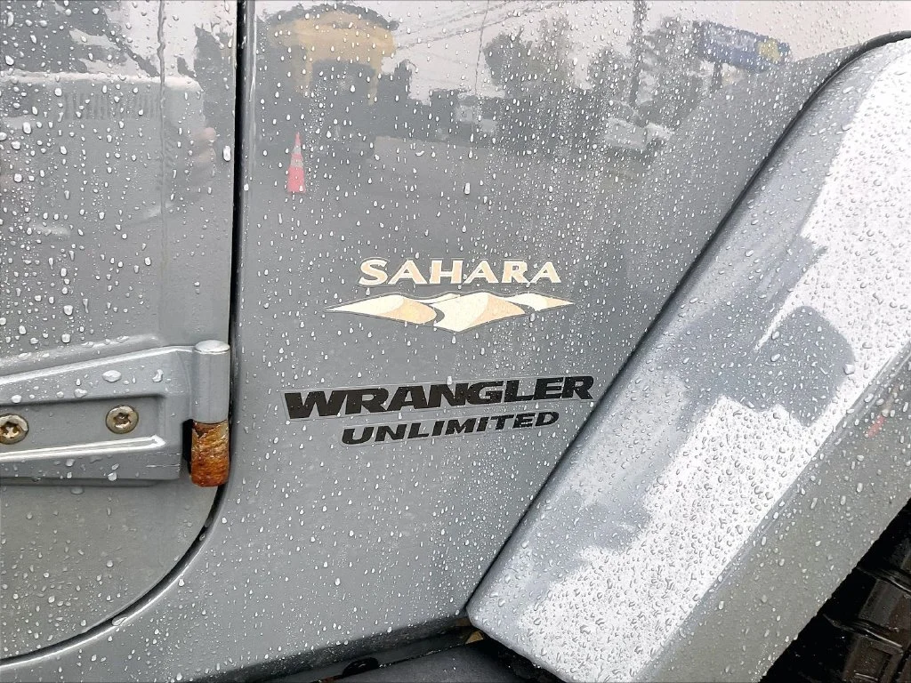 Used 2015 Anvil Clear Coat Jeep Unlimited Sahara image 24