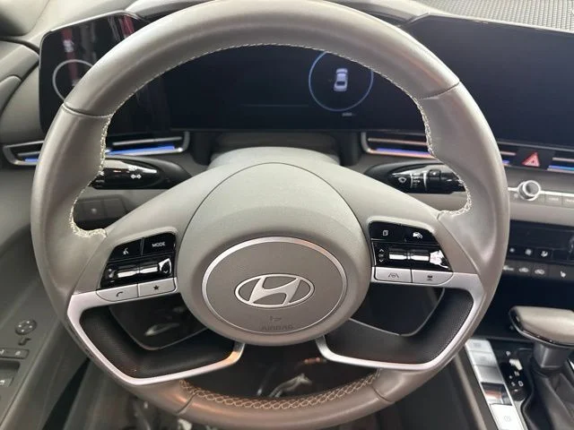 Used 2025 Red Hyundai SEL Convenience image 29