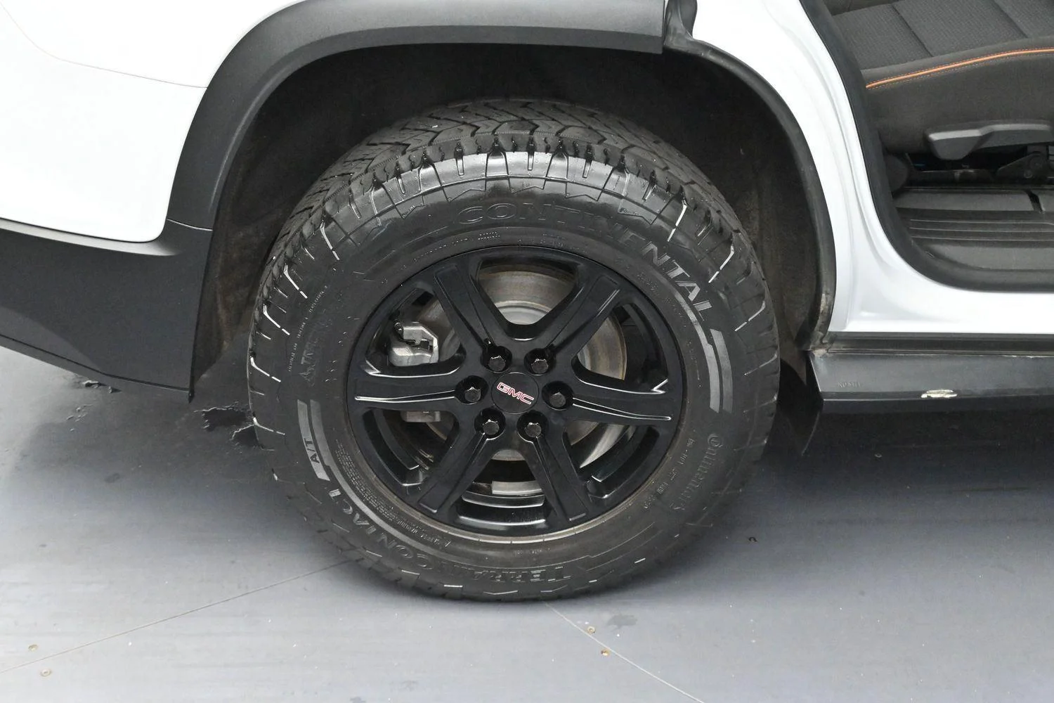 Used 2023 Summit White GMC AT4 image 37