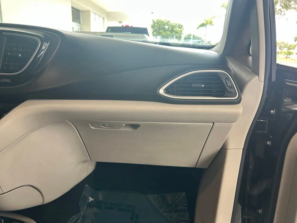 Used 2021 Black Chrysler LXI image 22