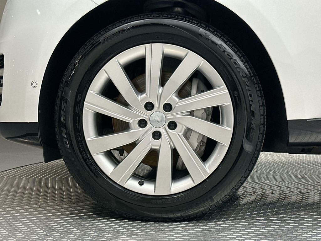 Certified Used 2025 Fuji White Land Rover SE image 17