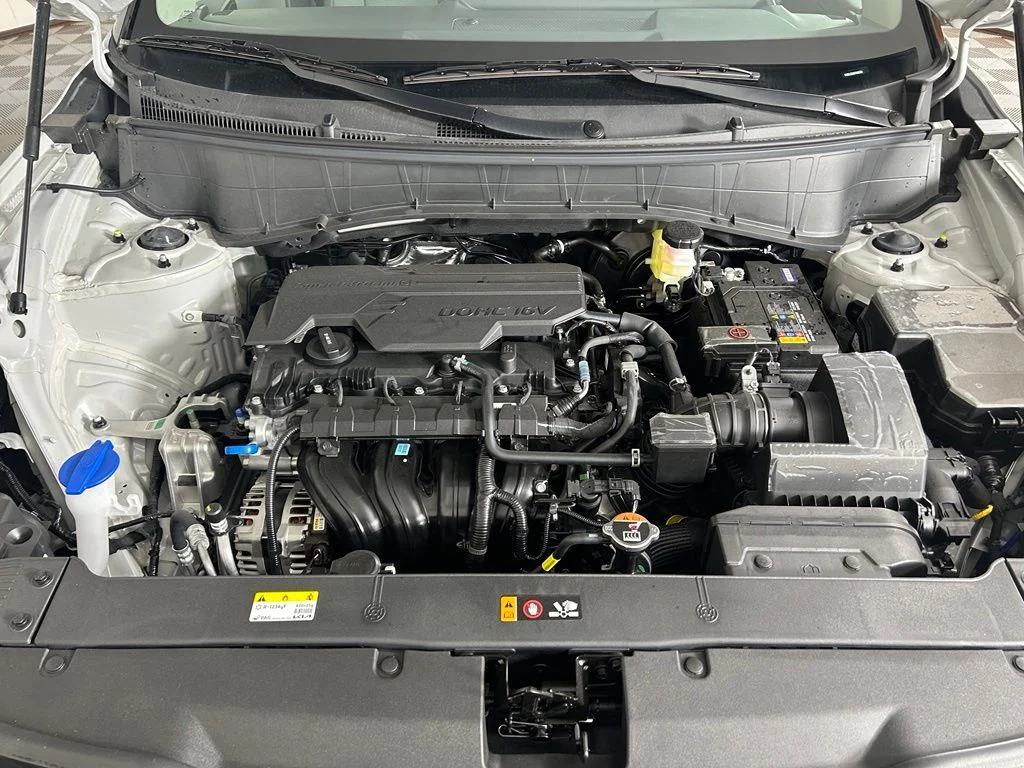 New 2027 Ivory Silver Kia S image 20