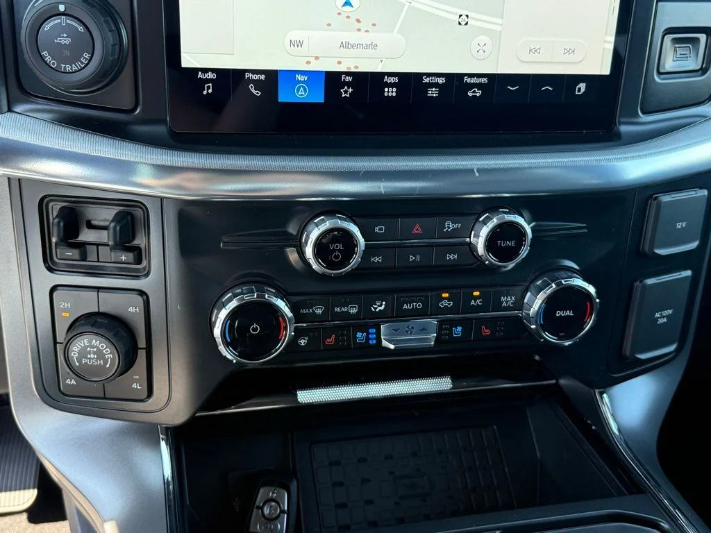 New 2025 White Ford Lariat image 27