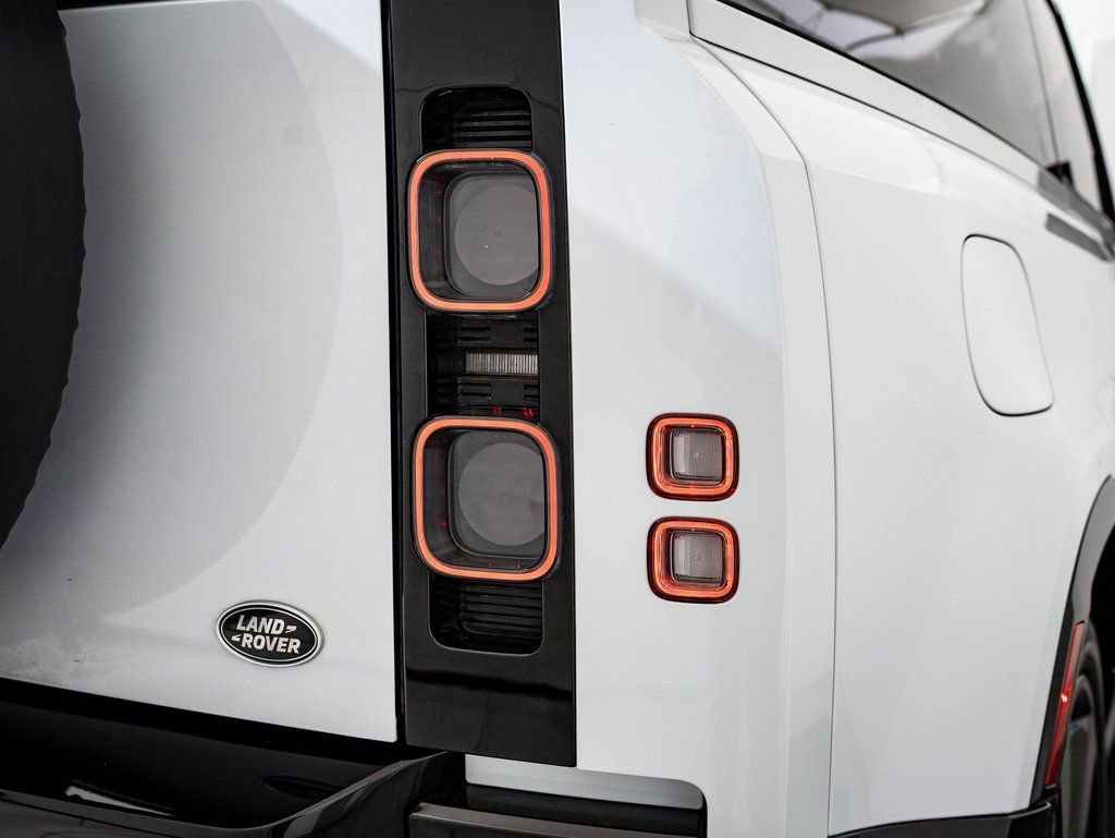 2022 Land Rover Defender V8 - Photo 9