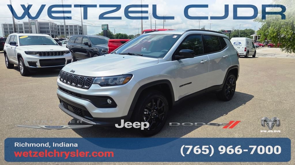New 2026 Silver Zynith Metallic Clearcoat Jeep Latitude image 3