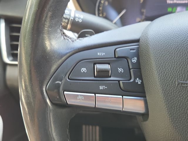 Used 2022 Diamond Cadillac Premium Luxury image 20