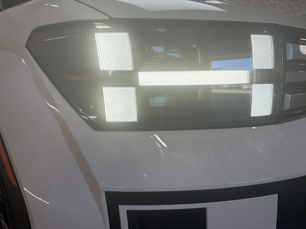 New 2027 Serenity White Hyundai SE image 10