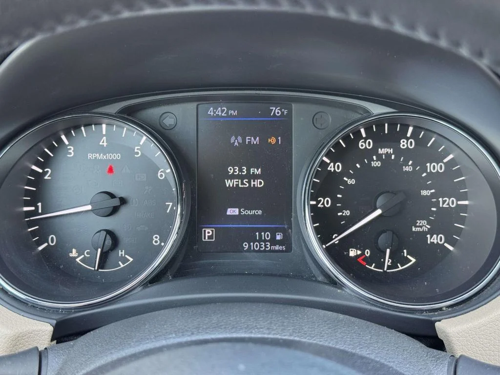Used 2018 Green Nissan SL image 24