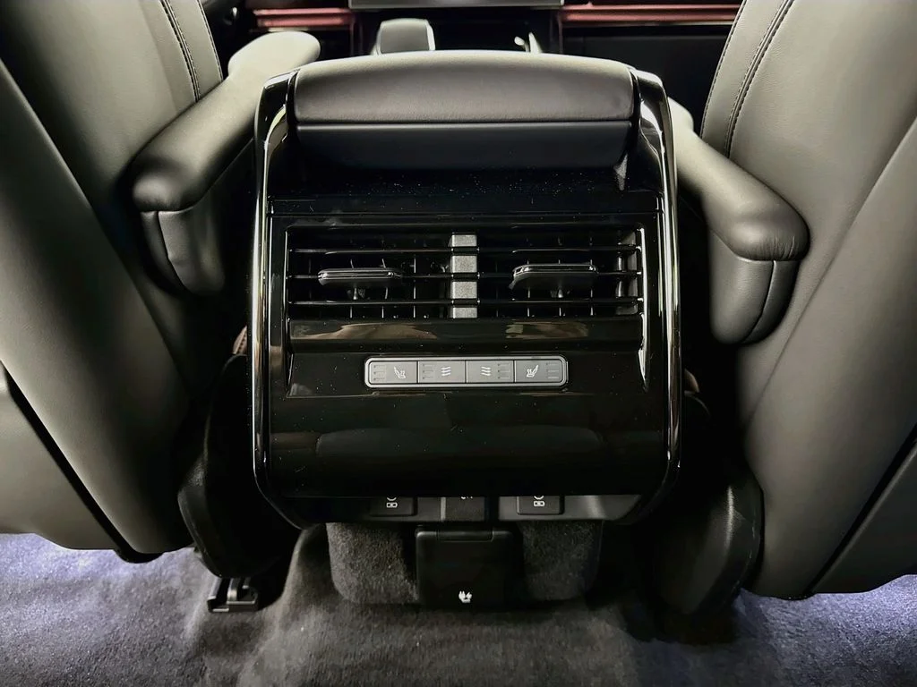 New 2026 Borasco Grey Land Rover Dynamic SE image 27