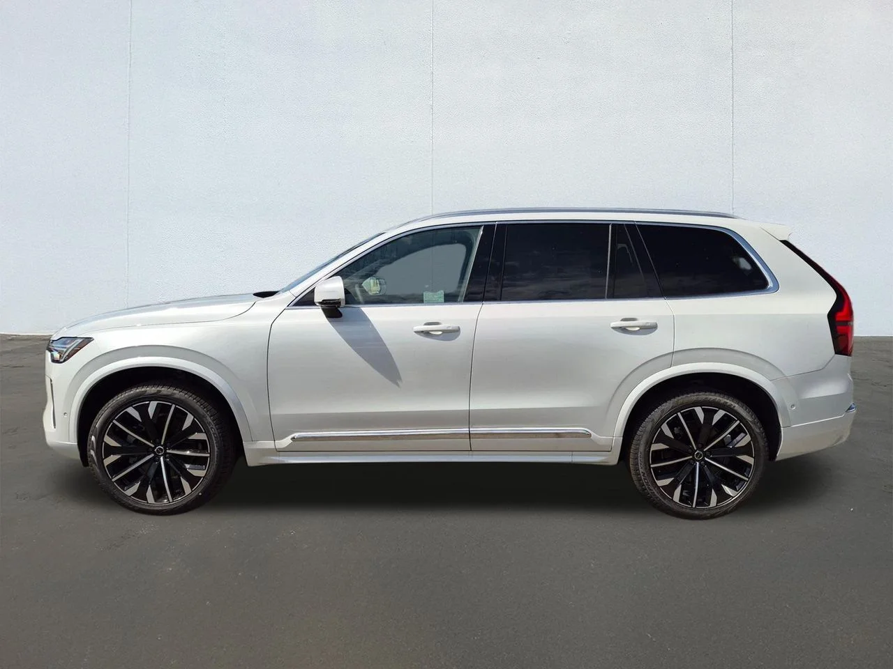 New 2026 Crystal White Volvo Plus image 3