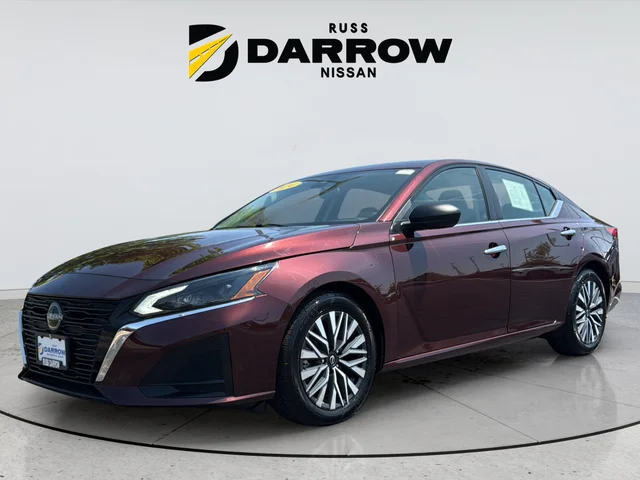Used 2024 Red Nissan 2.5 SV image 1
