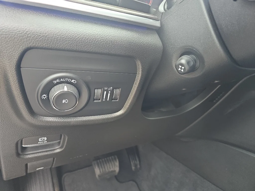 Used 2022 Bright White Jeep Overland image 22