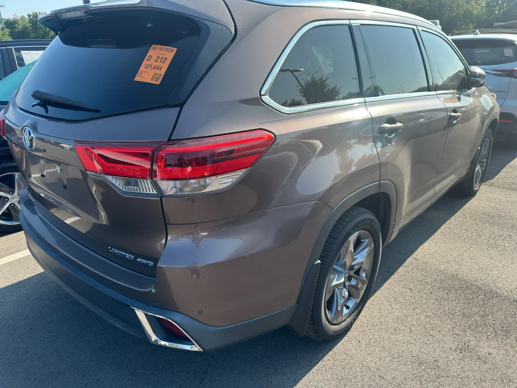 Used 2018 Toasted Walnut Pearl Toyota Limited Platinum image 4
