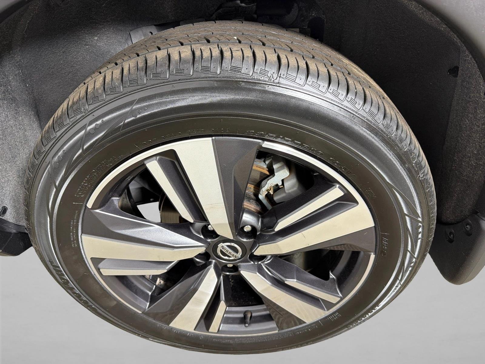 Used 2021 Pearl White Tricoat Nissan Platinum image 22