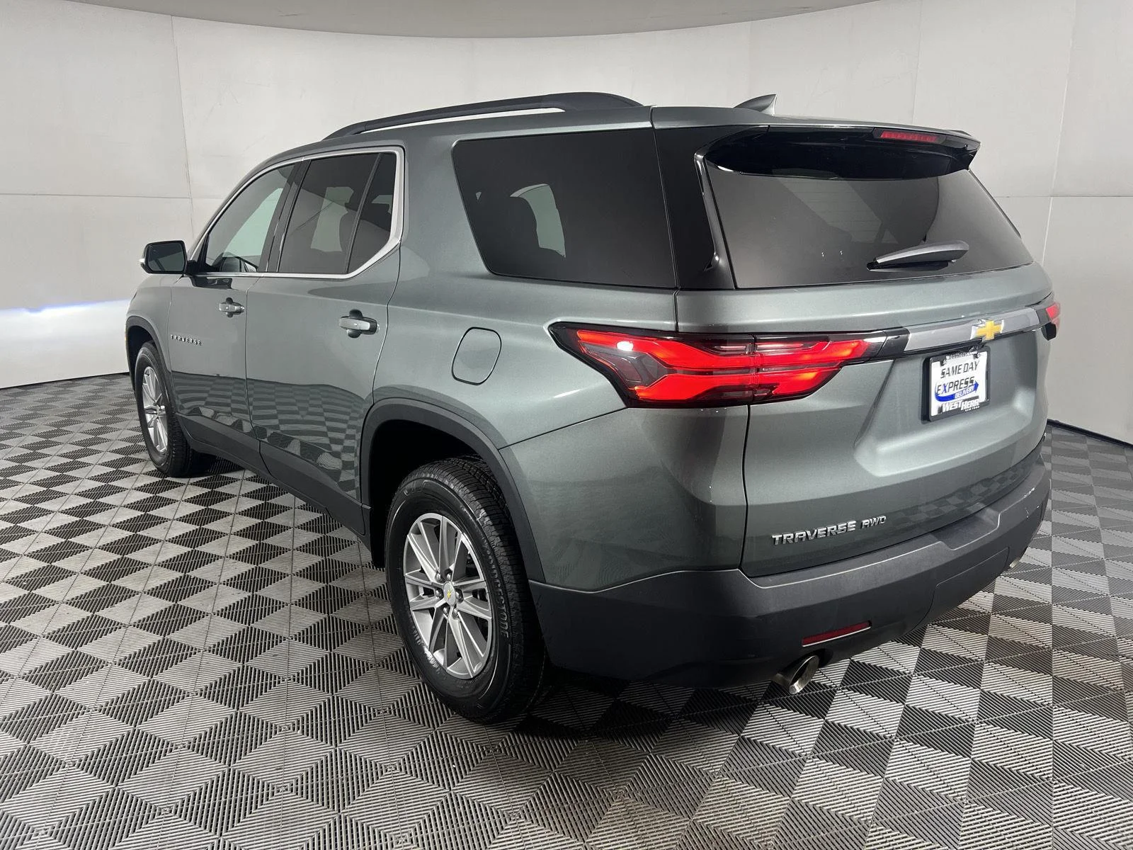 Used 2023 Silver Sage Metallic Chevrolet LT Cloth image 2