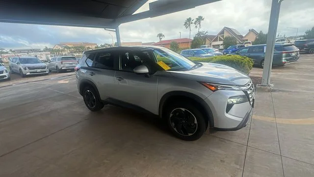 Used 2024 Silver Nissan SV image 7
