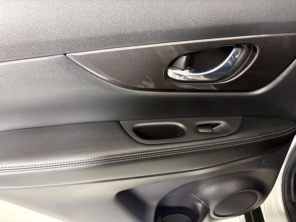 Used 2020 Silver Nissan SV image 38