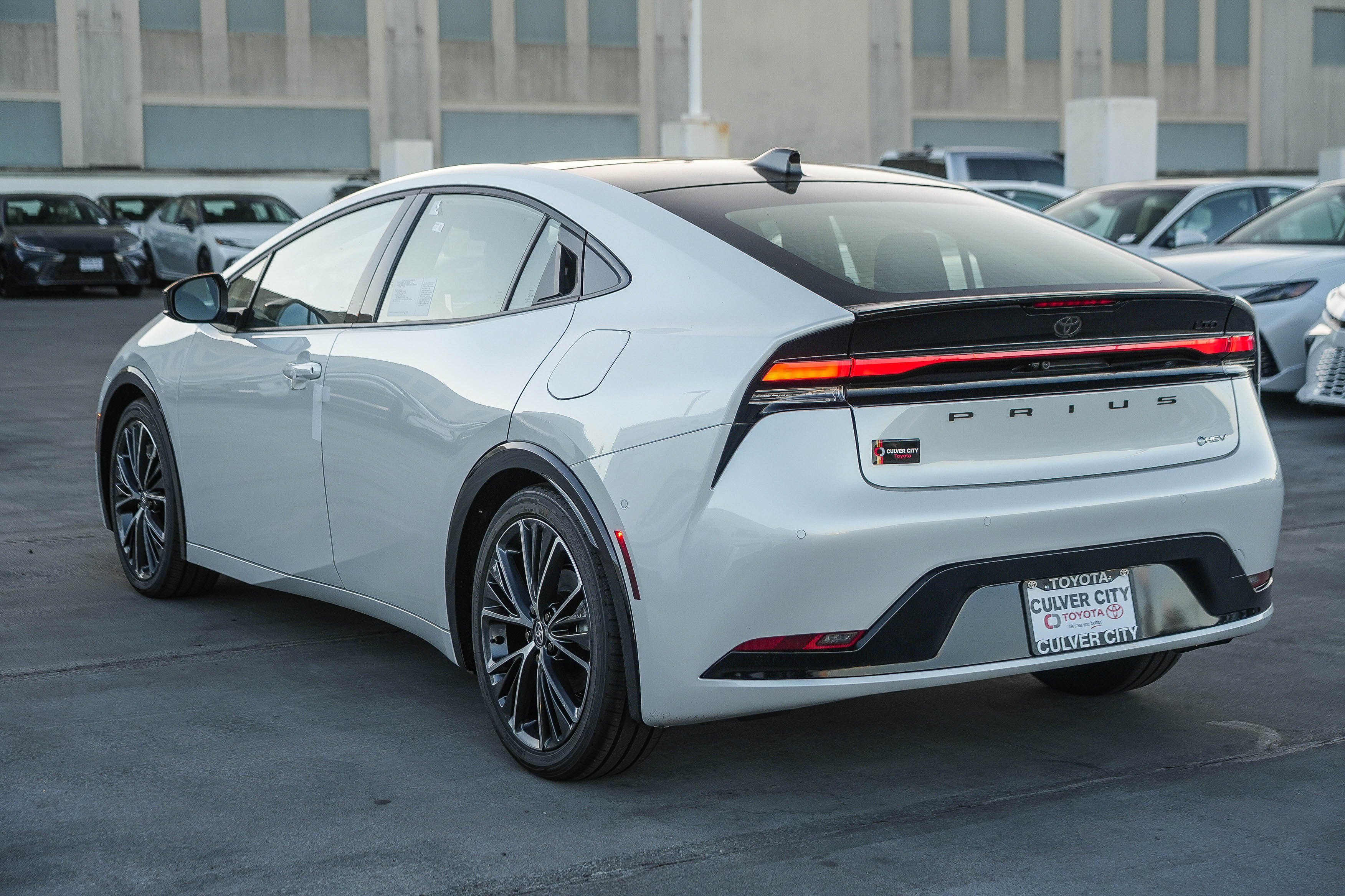 New 2027 Wind Chill Pearl <sup>1</sup> Toyota  Limited image 6