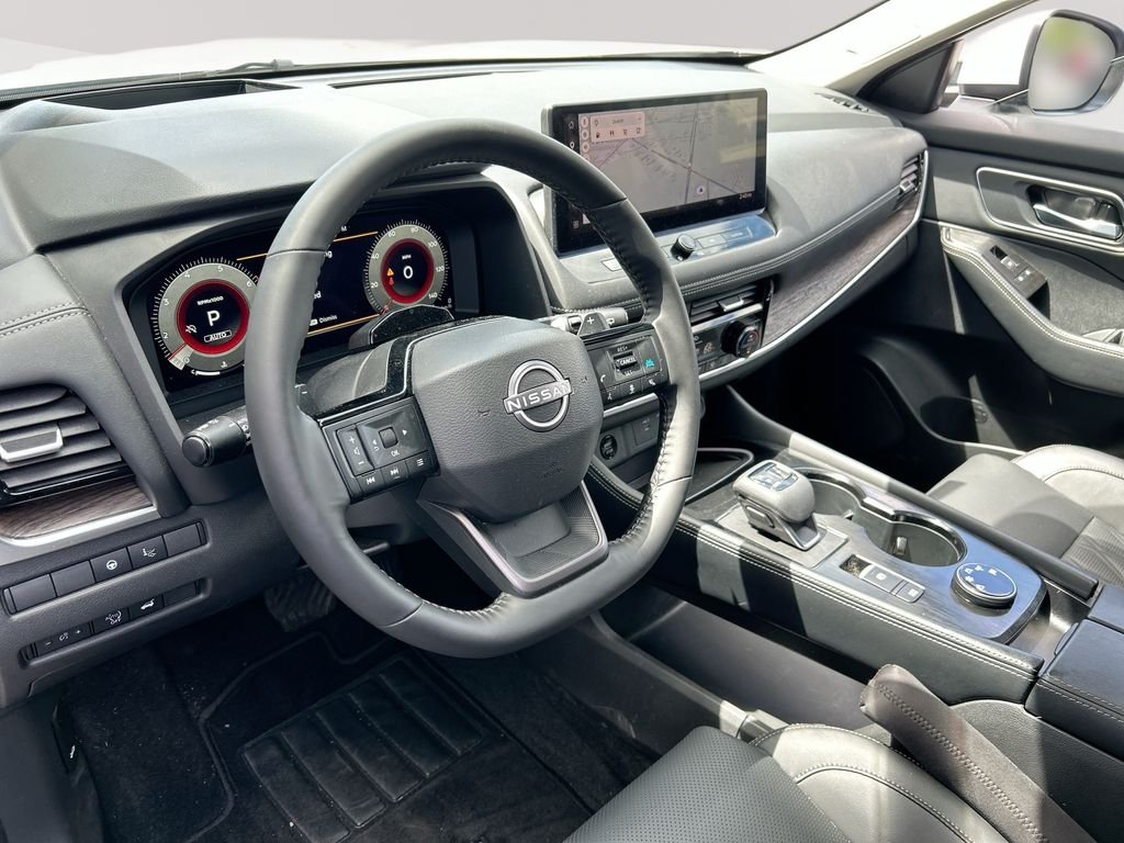 Used 2025 White Nissan Platinum image 14