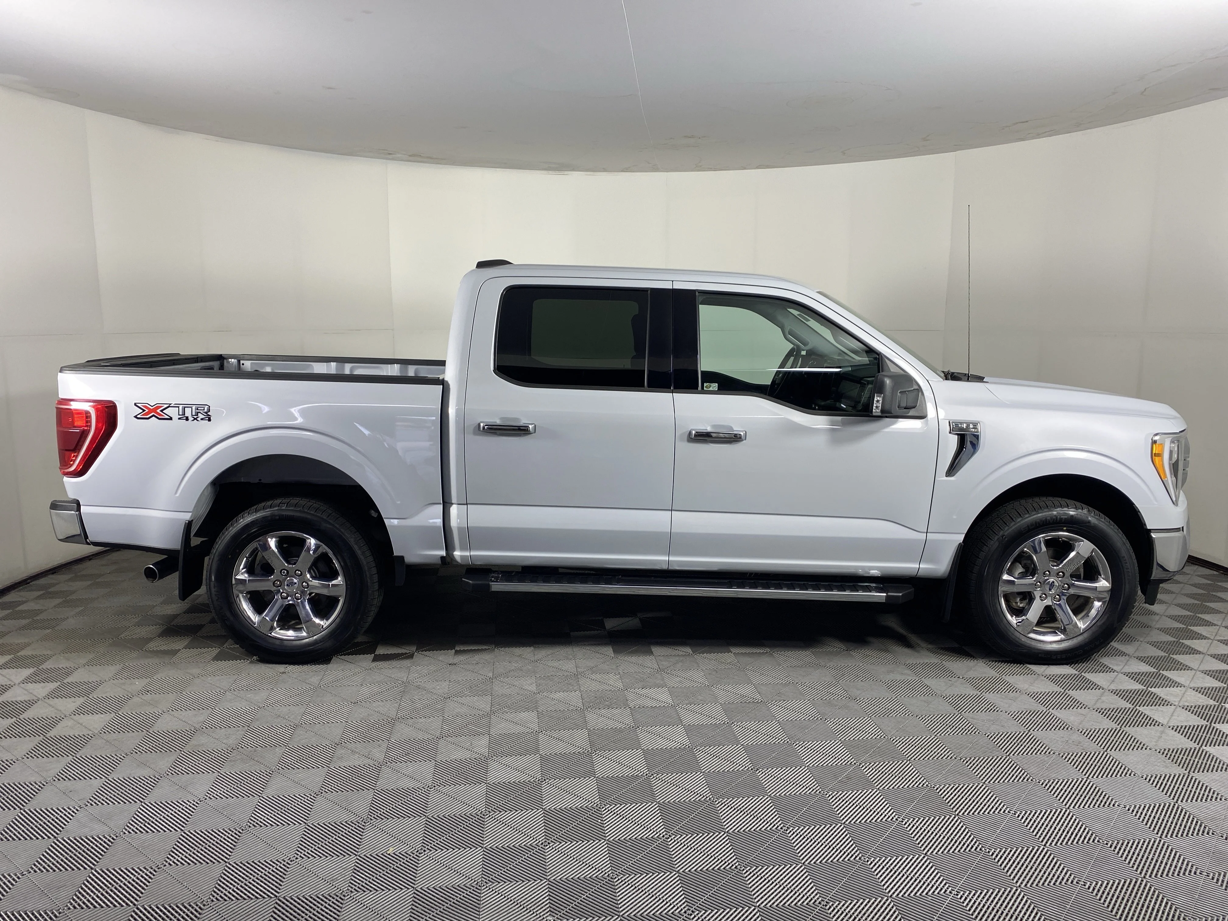 Used 2021 Space White Metallic Ford  image 7