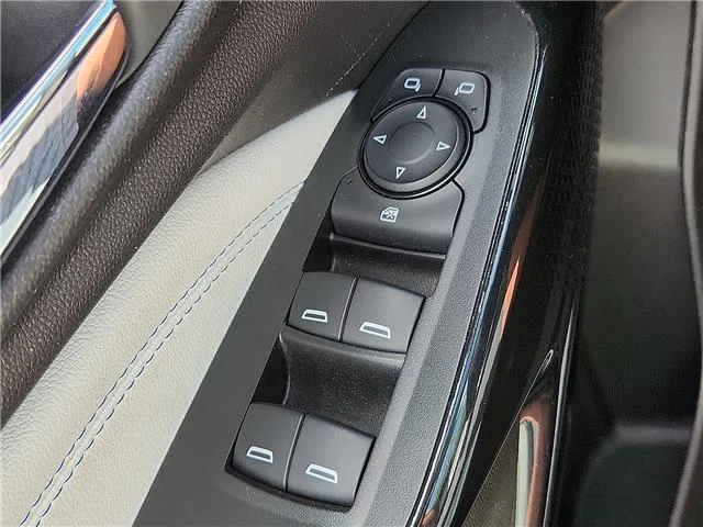 Used 2025 White Chevrolet LT Front-Wheel Drive image 18