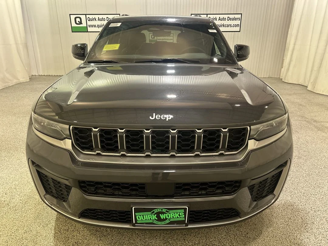 New 2026 Baltic Gray Metallic Clear-Coat Exterior Paint Jeep Limited image 2