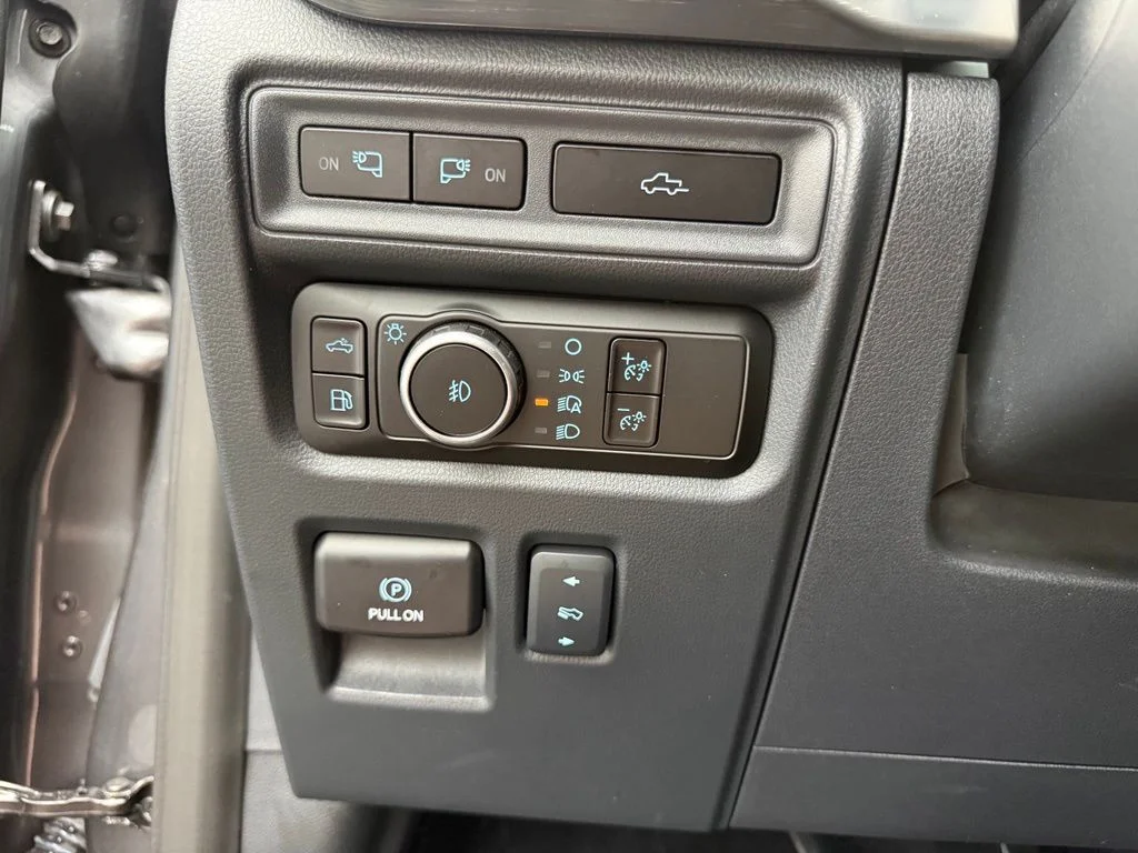 Used 2023 Gray Ford Lariat image 31