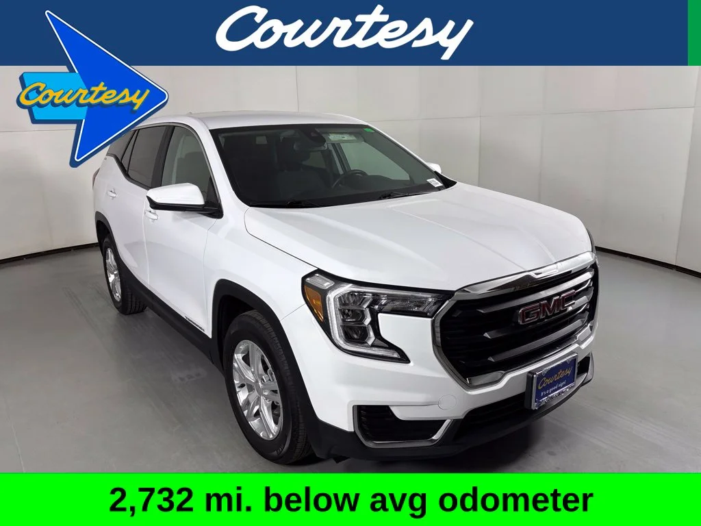 Used 2024 White GMC SLE image 1