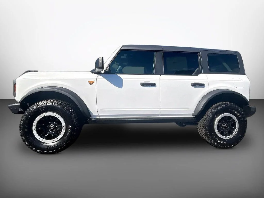Used 2024 Oxford White Ford Badlands image 4
