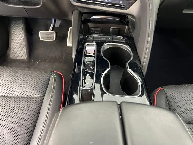 Used 2022 Black Buick Essence image 27