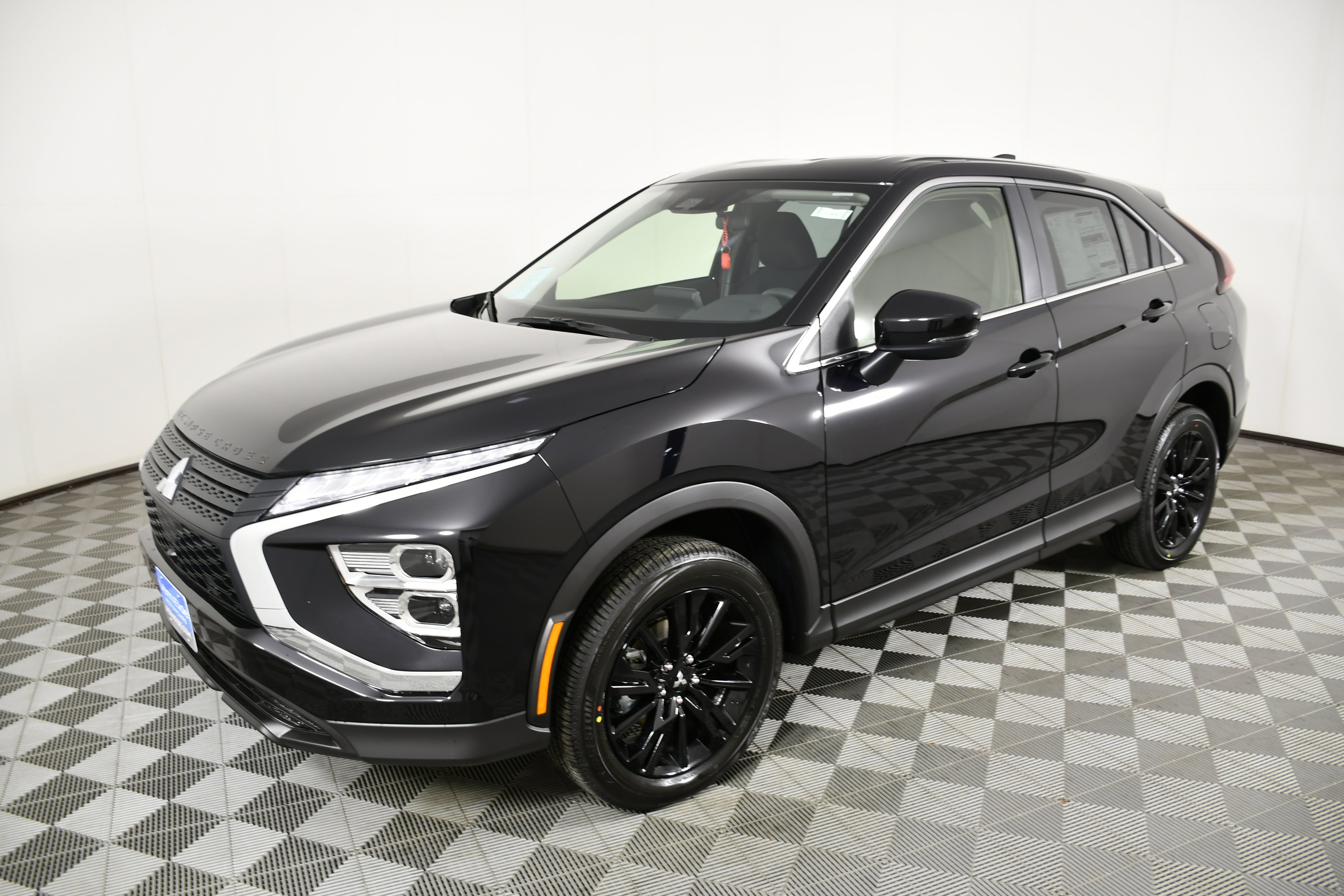 New 2026 Labrador Black Pearl Mitsubishi LE image 10