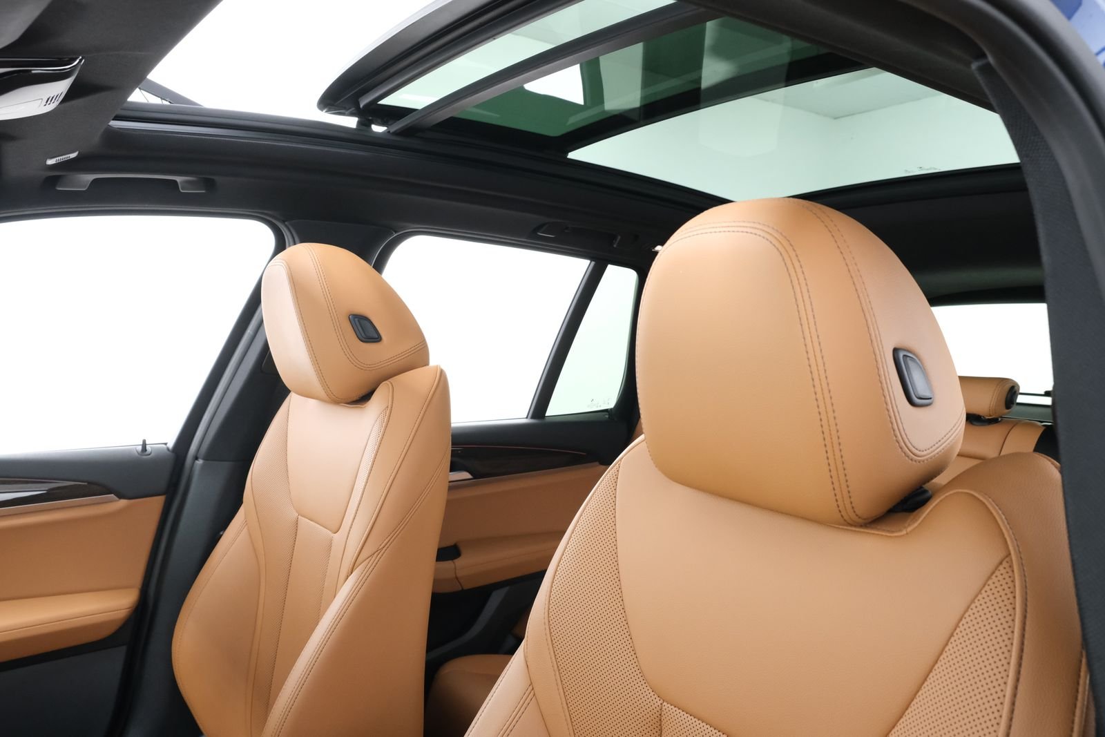 Used 2022 Phytonic Blue Metallic BMW xDrive30i image 29