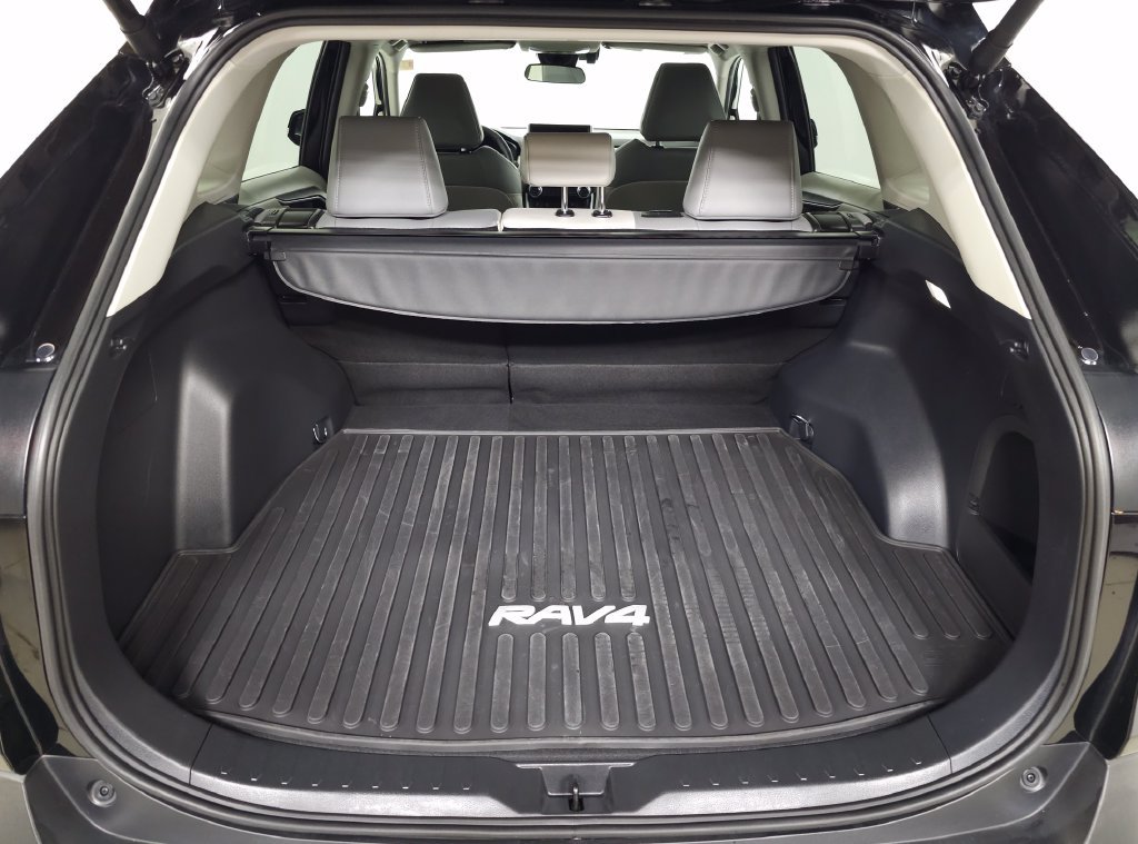 Used 2025 Black Toyota XLE Premium image 5