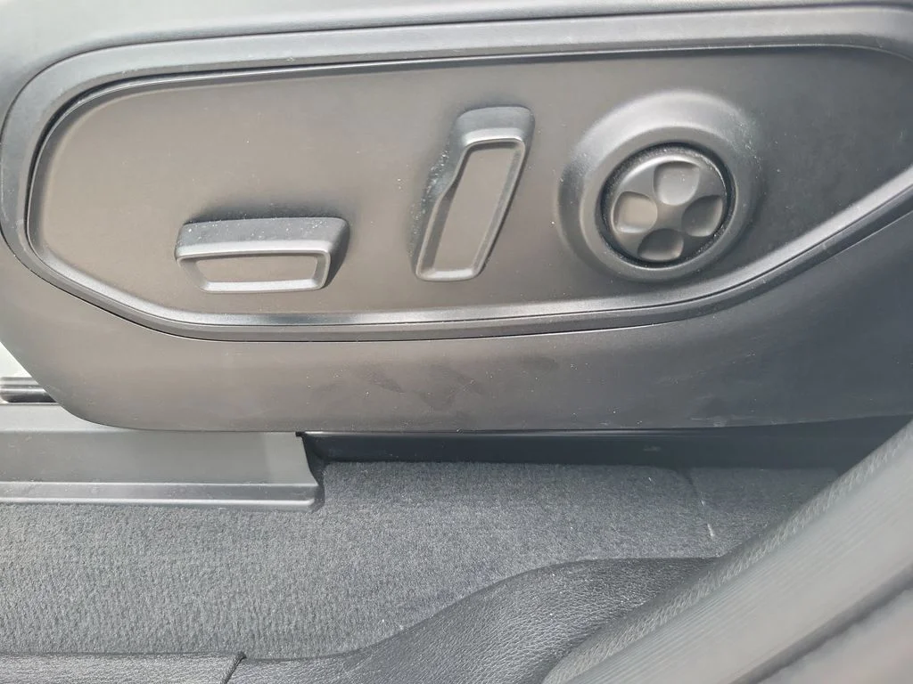 Used 2024 Silver Jeep 4xe image 28