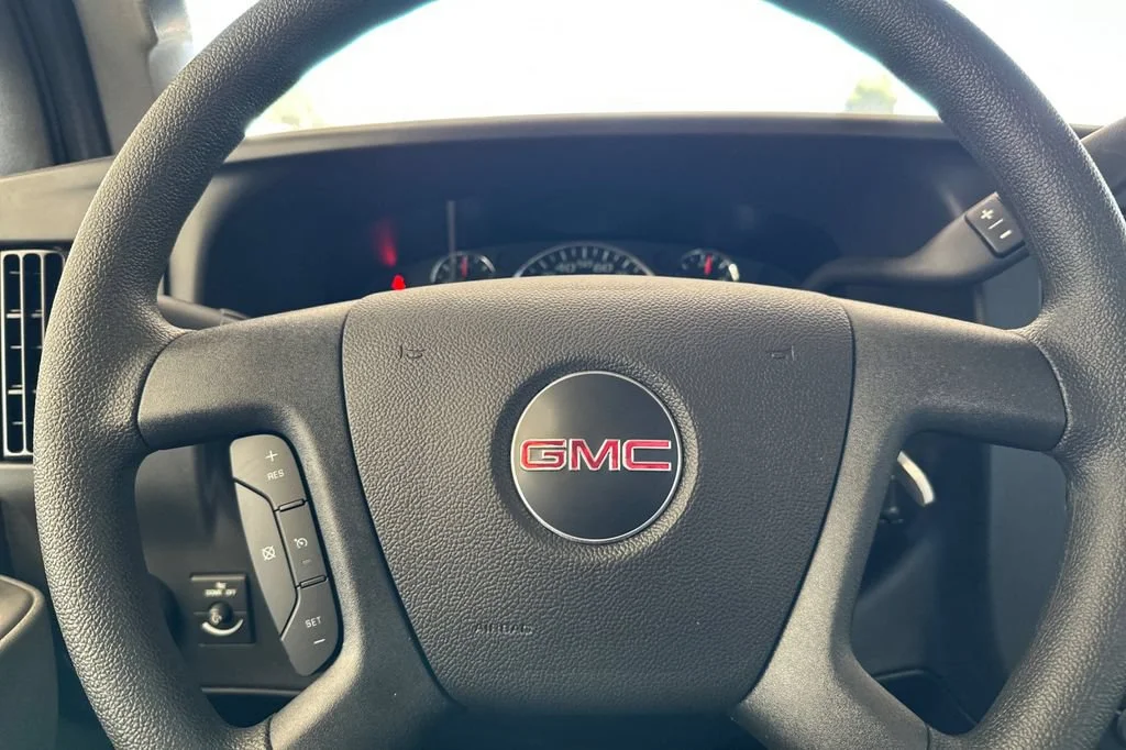 2025 GMC Savana Cargo Work Van - Photo 19