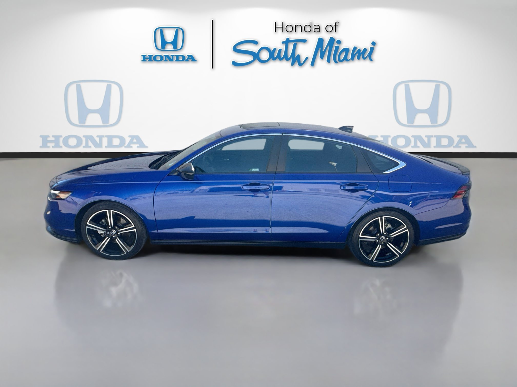 Used 2023  Honda Sport image 4