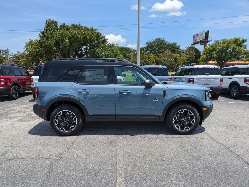 New 2026 Azure Gray Metallic Tri-Coat Ford Outer Banks image 3