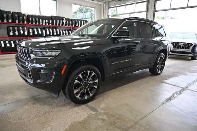 Used 2022 Gray Jeep Overland image 8