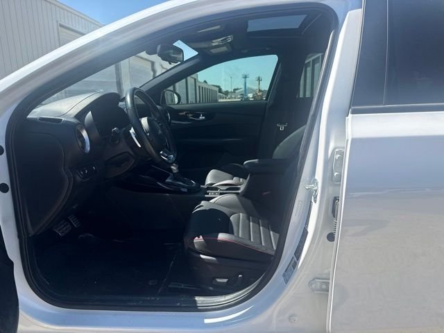 Used 2023 White Kia GT image 4