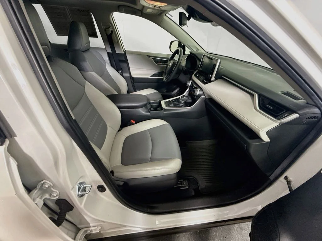 Certified Used 2021 Blizzard Pearl Toyota Hybrid XLE Premium image 28