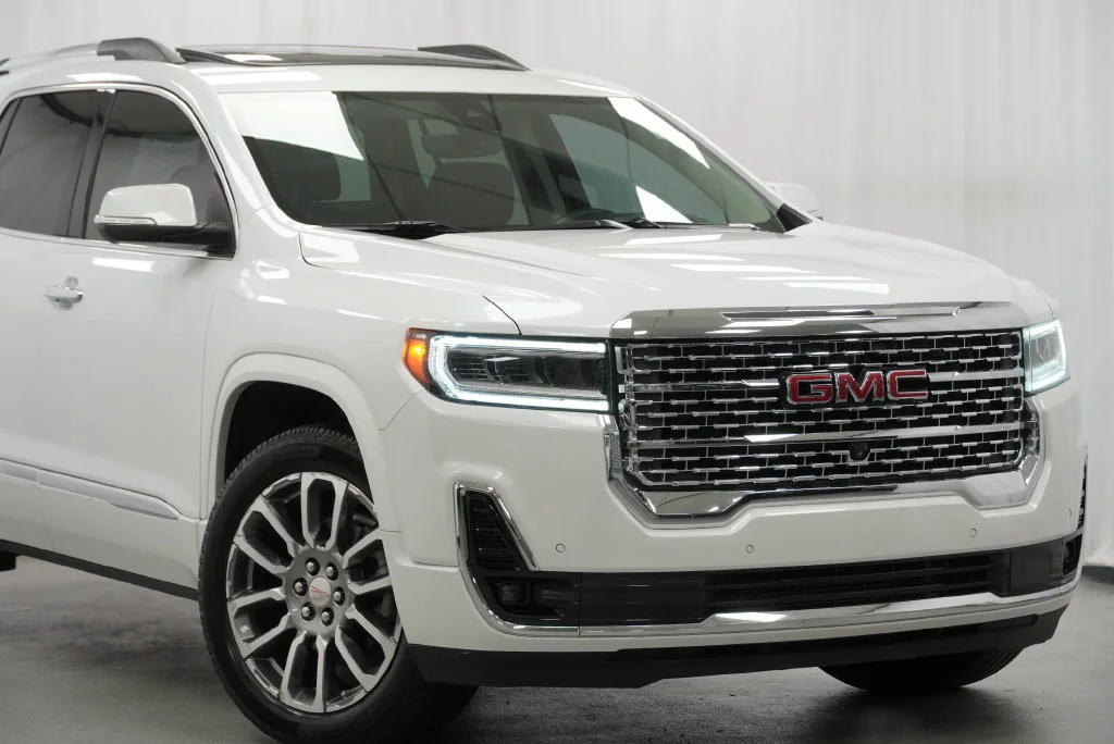 Used 2023 White Frost Tricoat GMC Denali image 11