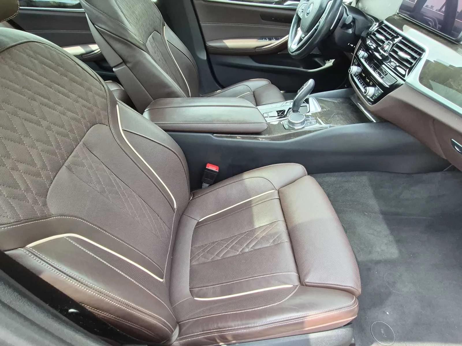 Used 2021 Alpine White BMW 540i xDrive image 23