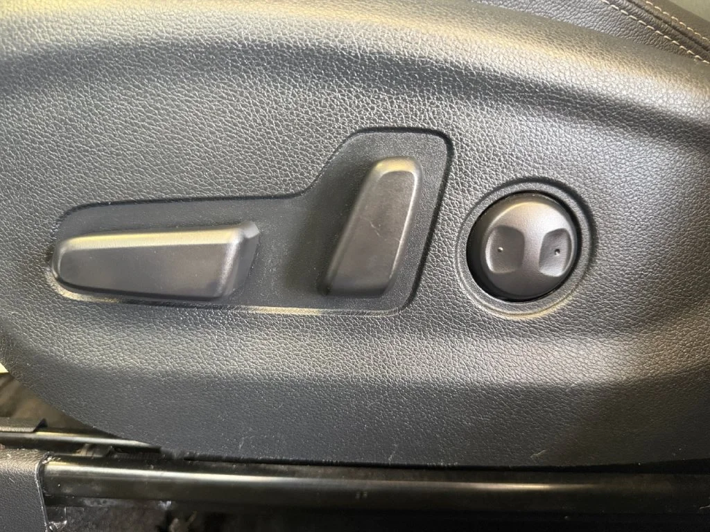 Used 2022 Silver Kia EX image 29