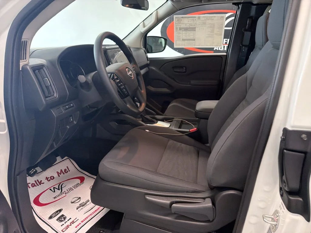 New 2027 Glacier White Nissan King Cab® S image 9