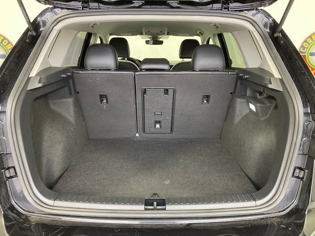 Used 2025  Volkswagen SE image 23